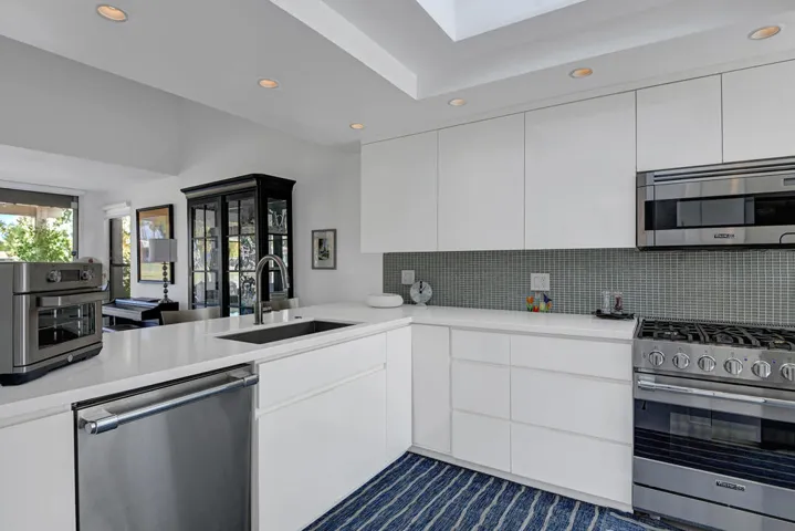 KITCHEN ANGLED MLS