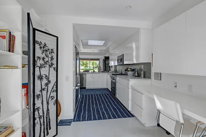 BREAKFAST ROOM TO KITCHEN REVERSE MLS