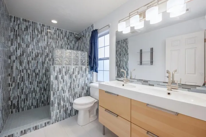 9 Merion Road, Half Moon Bay, California 94019
