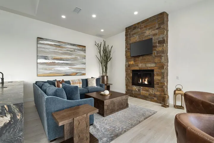 89-web-or-mls-JV_Peninsula_0123_089