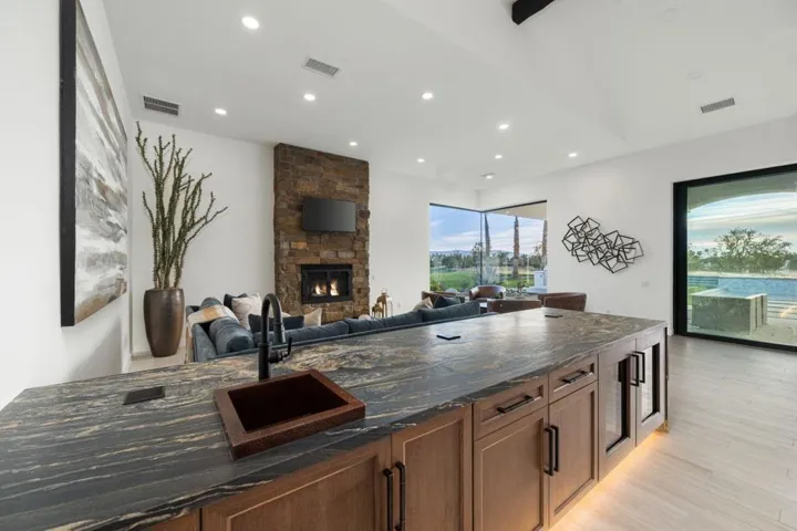 92-web-or-mls-JV_Peninsula_0123_092