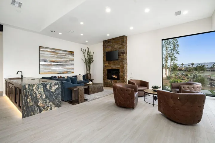 88-web-or-mls-JV_Peninsula_0123_088
