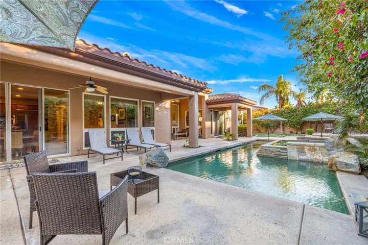 Pool & Yard4