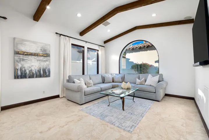 37-web-or-mls-JRSavona_2022_037