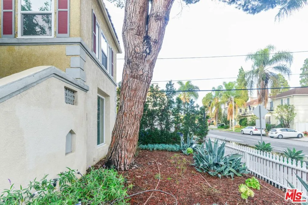 1017 S Alfred Street, California home-pic-60