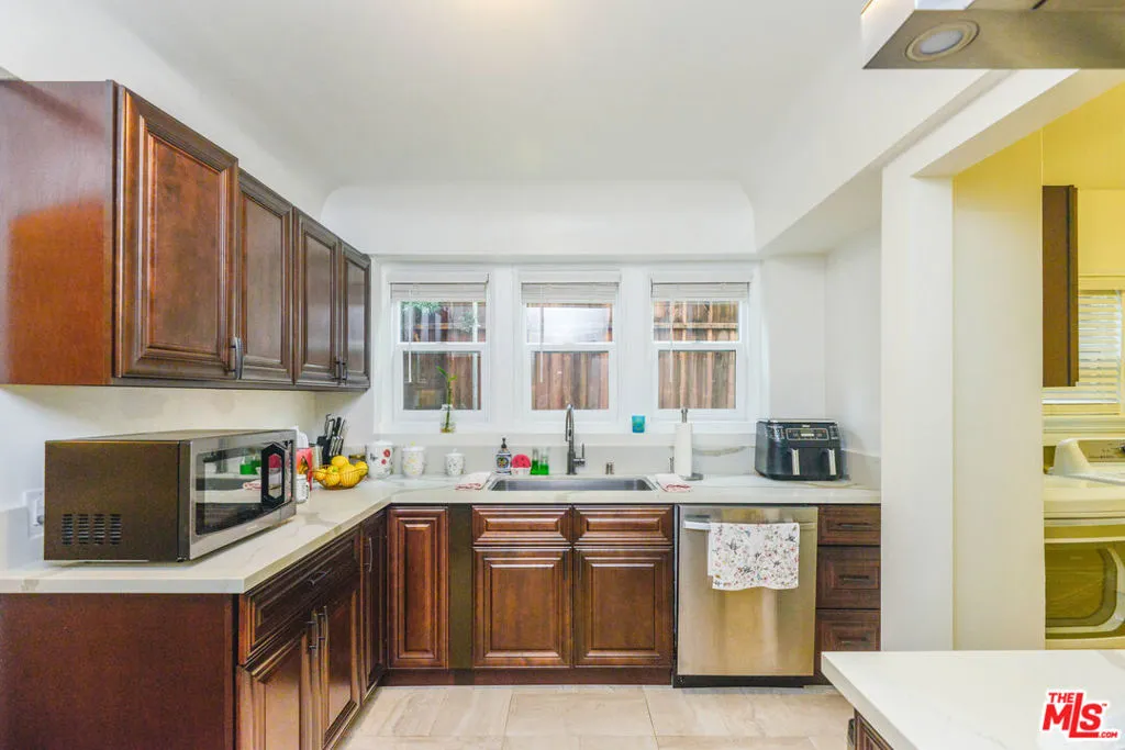 1017 S Alfred Street, California home-pic-46