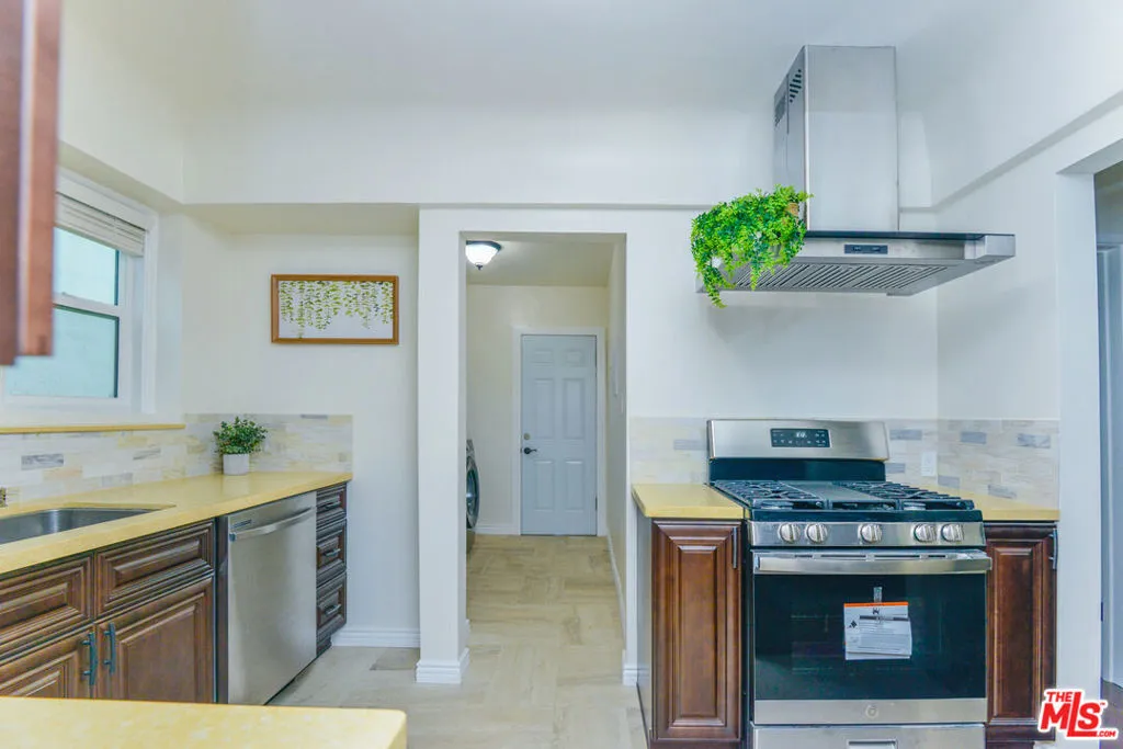 1017 S Alfred Street, California home-pic-23
