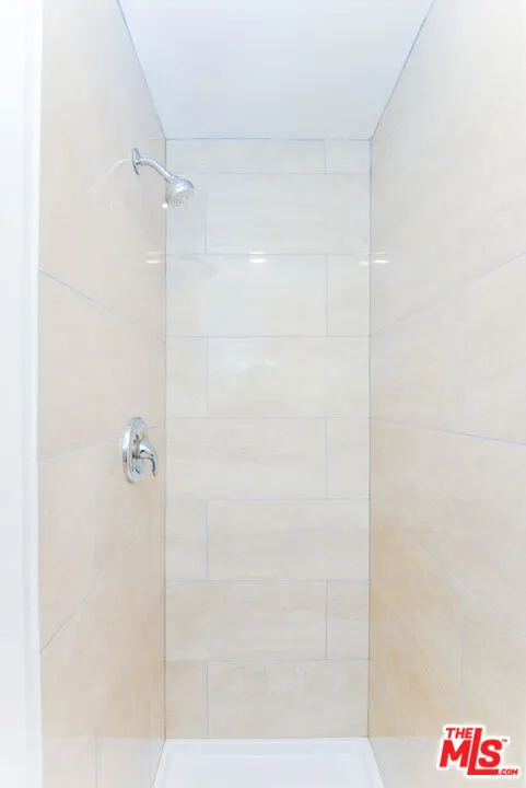 1017 S Alfred Street, California home-pic-32