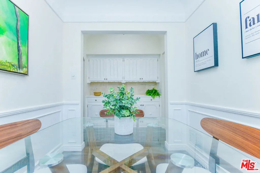 1017 S Alfred Street, California home-pic-17