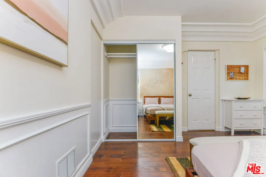 1017 S Alfred Street, California home-pic-8
