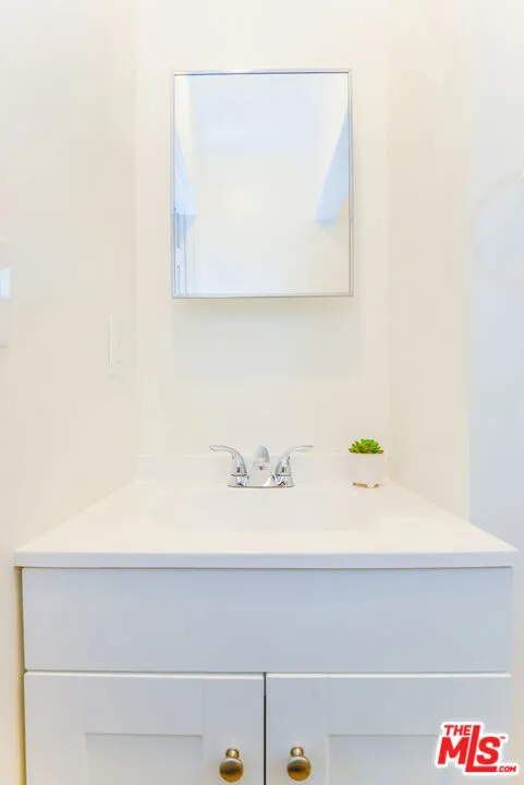 1017 S Alfred Street, California home-pic-33