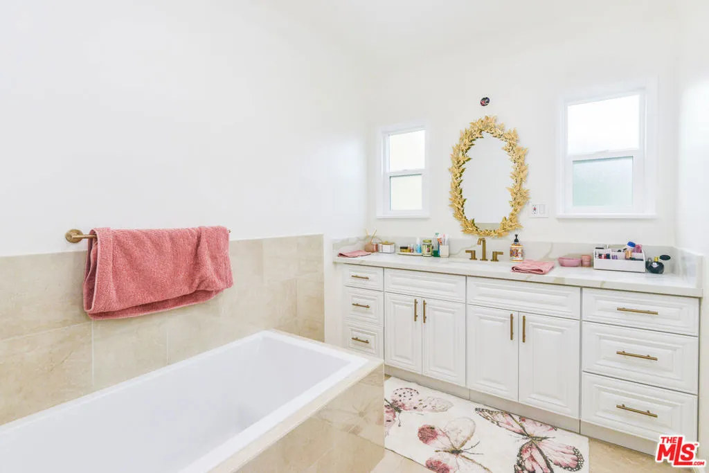 1017 S Alfred Street, California home-pic-49