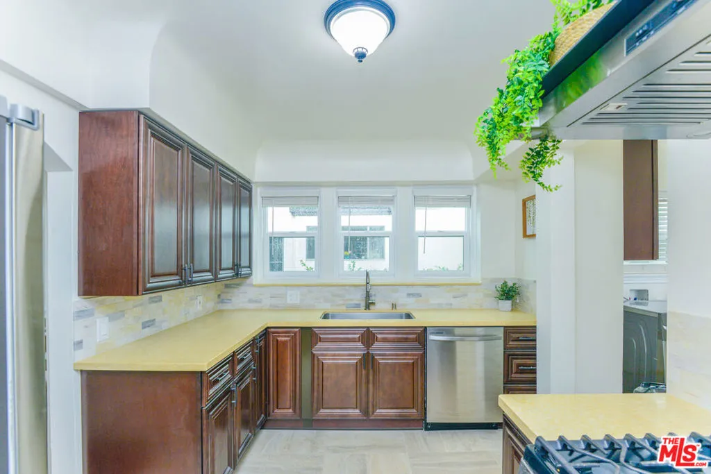 1017 S Alfred Street, California home-pic-22