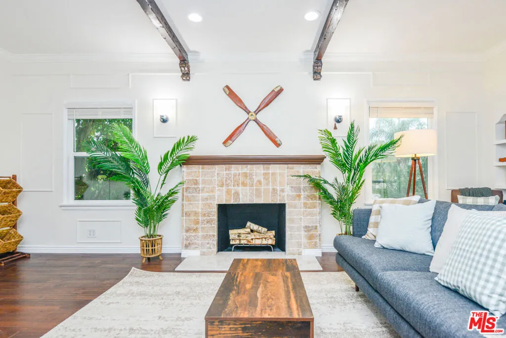 1017 S Alfred Street, California home-pic-2