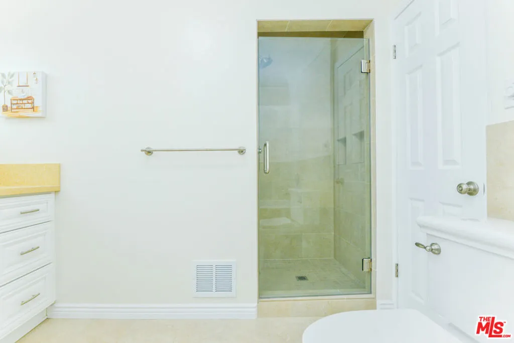 1017 S Alfred Street, California home-pic-29