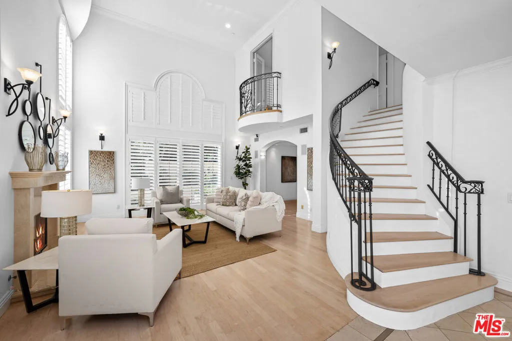 10935 Missouri Avenue Unit B, Los Angeles, California 90025 home-pic-2