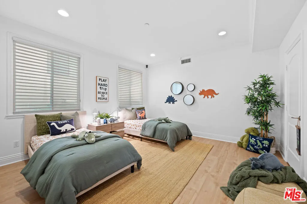 10935 Missouri Avenue Unit B, Los Angeles, California 90025 home-pic-23