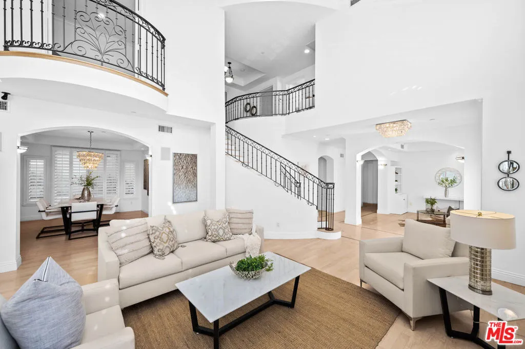 10935 Missouri Avenue Unit B, Los Angeles, California 90025 home-pic-0