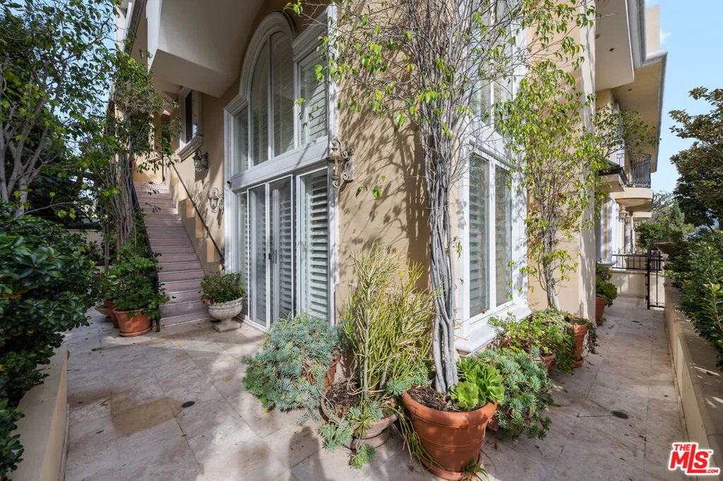 10935 Missouri Avenue Unit B, Los Angeles, California 90025 home-pic-34