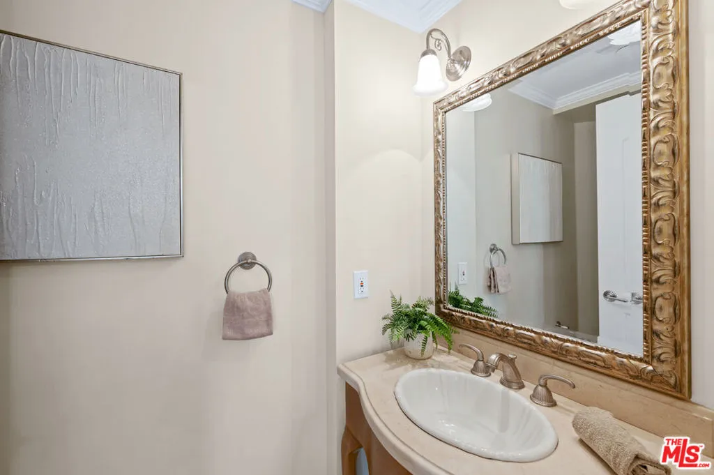 10935 Missouri Avenue Unit B, Los Angeles, California 90025 home-pic-10