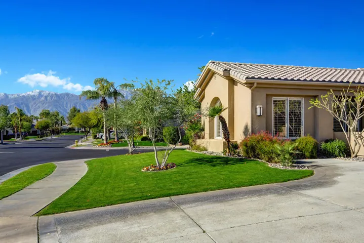 FRONT OF HOME TO VIEW.jpg mls