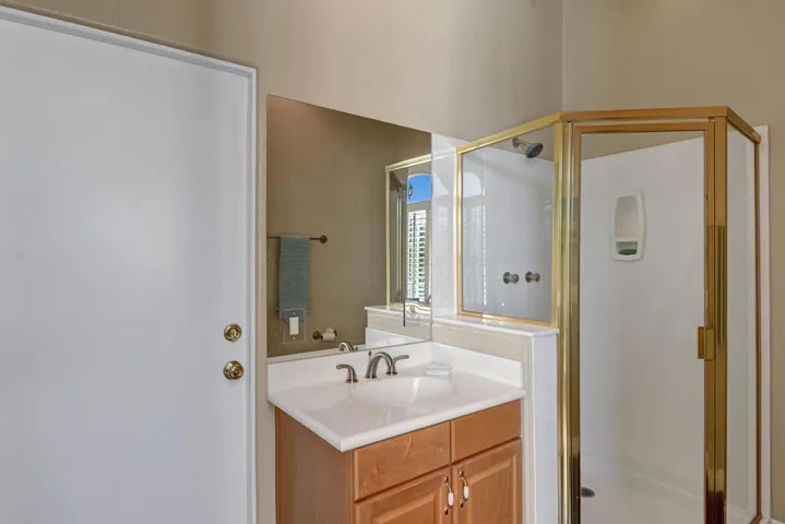 BONUS BATHROOM.jpg  ls