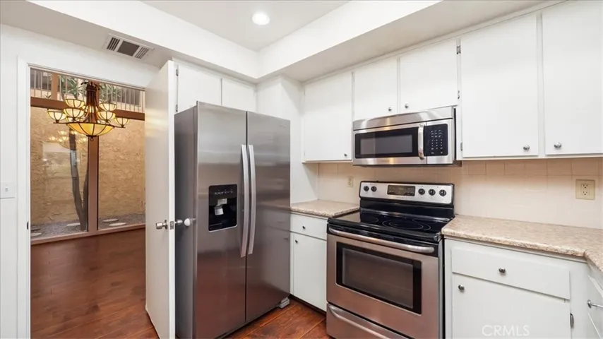674 S Calle Petunia, Palm Springs, California 92262