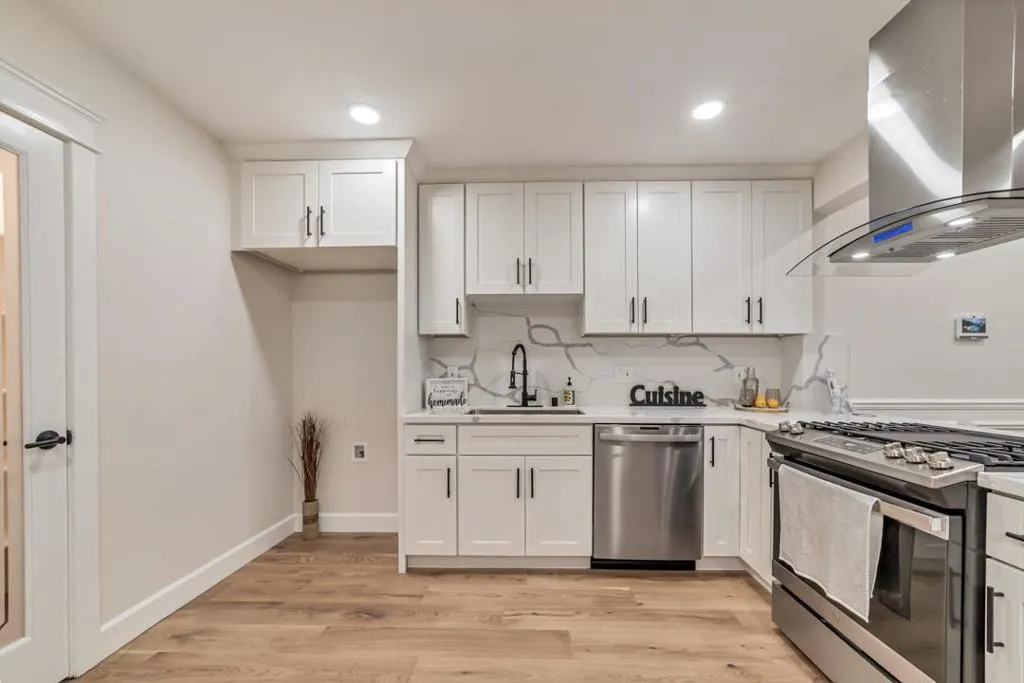 54 W Reed Street, San Jose, California 95110 home-pic-29