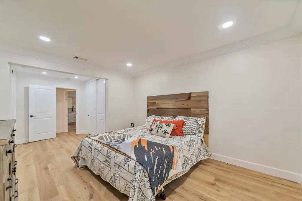 54 W Reed Street, San Jose, California 95110 home-pic-15