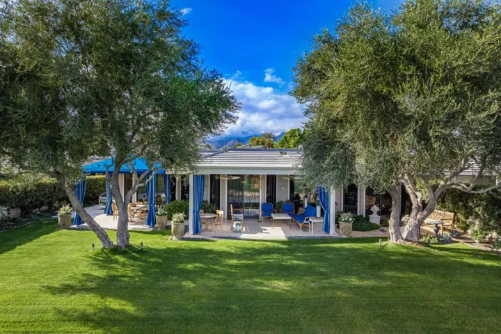 Spacious and shaded outdoor space