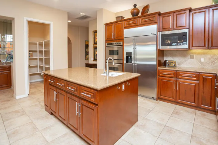 81270GolfViewDr_MLS-10