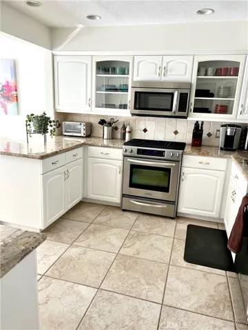 678 Vista Lago Circle N, Palm Desert, California 92211