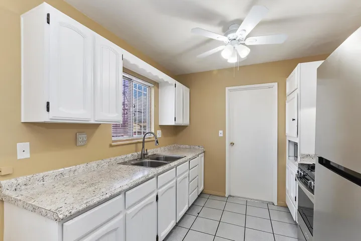 012_Kitchen