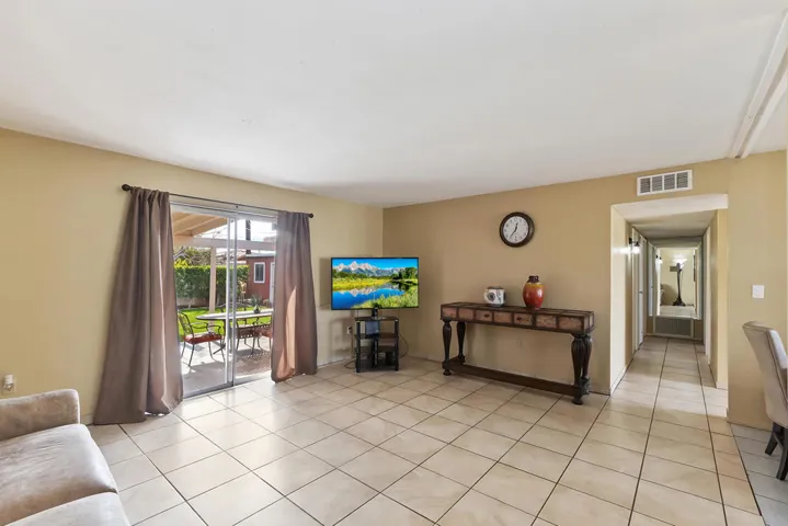 007_Living Room