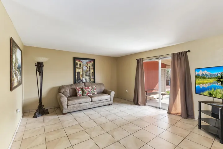 006_Living Room
