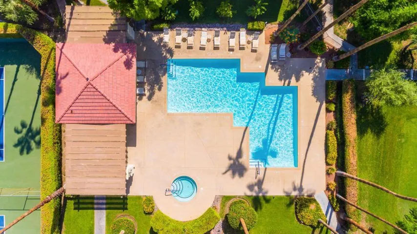 CV N pool from above