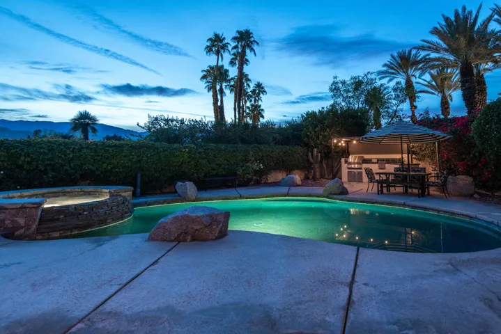 Nite Pool, Spa BBQ