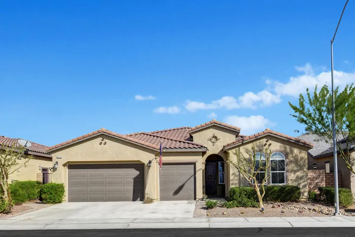 FRONT OF HOME.jpg mls