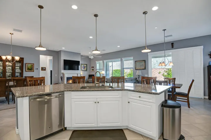 KITCHEN HEAD ON.jpg mls