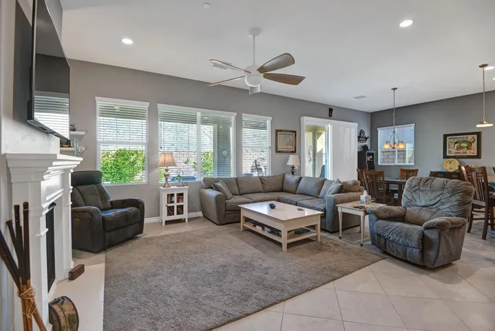 LIVING ROOM.jpg mls