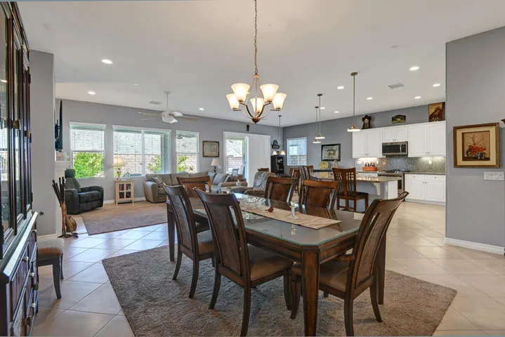 DINING TABLE.jpg mls