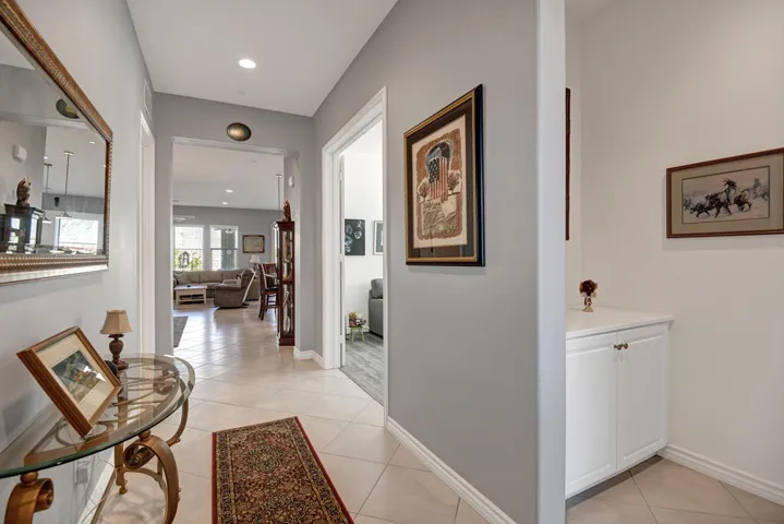 ENTRY WAY.jpg mls