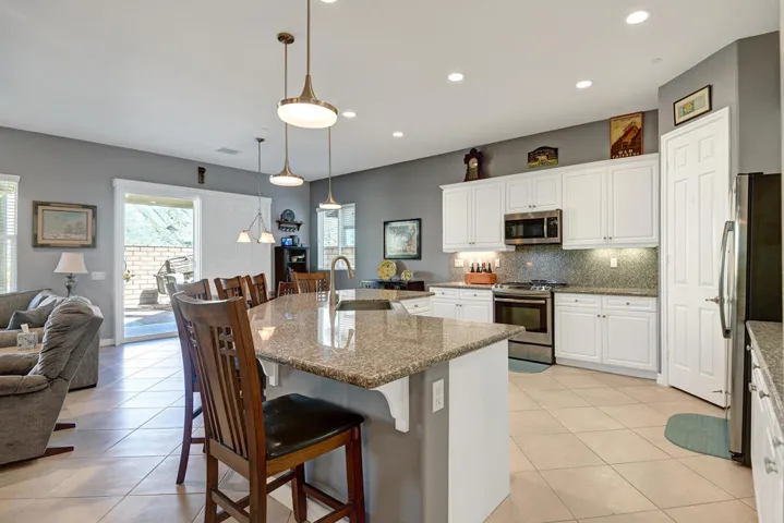 KITCHEN.jpg mls