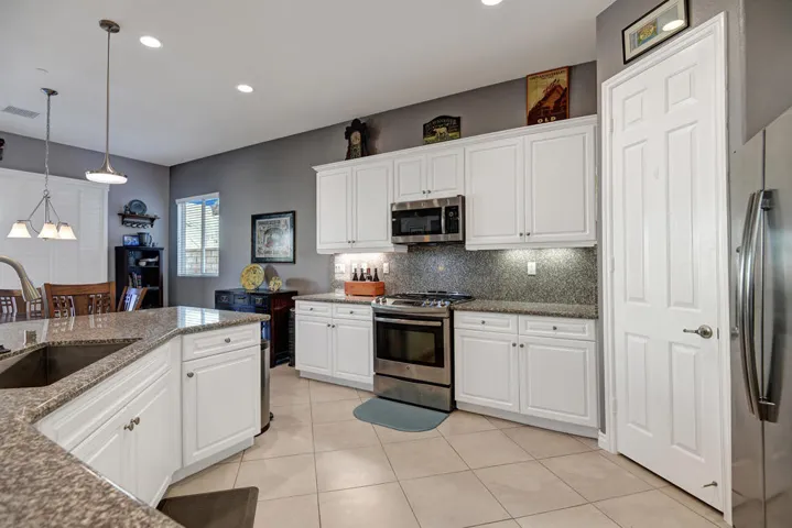 KITCHEN TIGHT.jpg mls