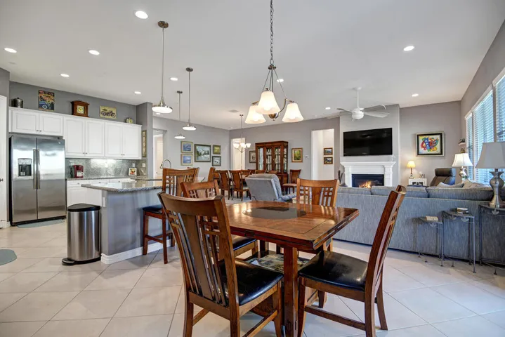 KITCHEN TABLE.jpg mls