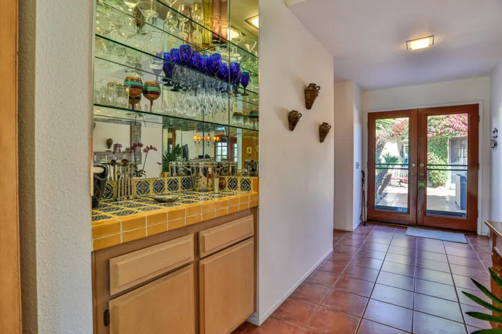 Foyer bar