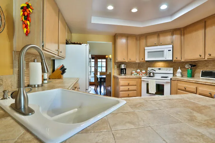 Oversize sink