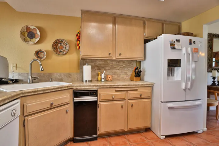 Glass tile backsplash