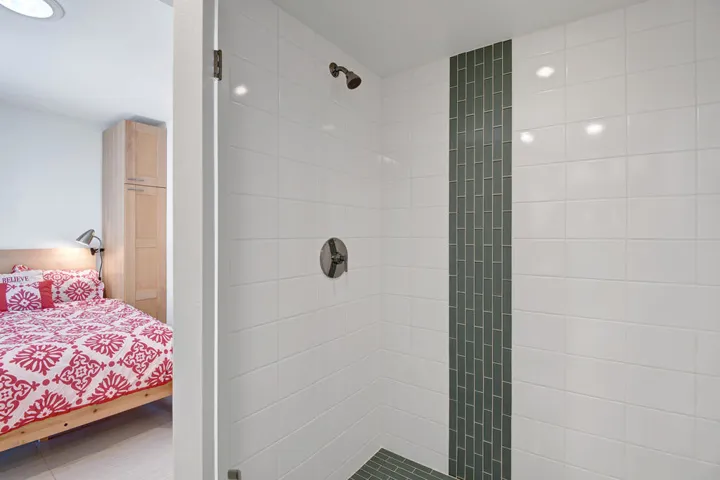 SHOWER.jpg mls