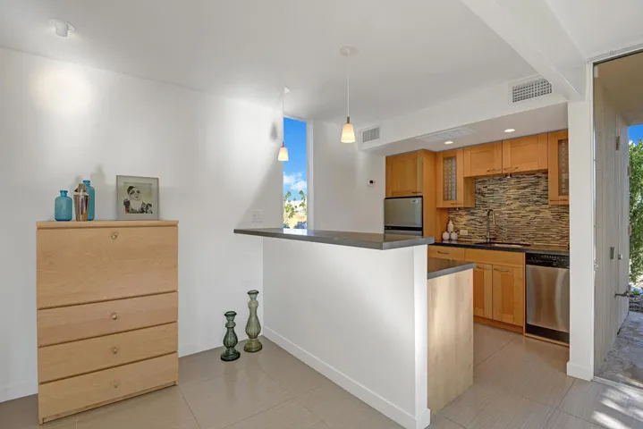 KITCHEN.jpg mls